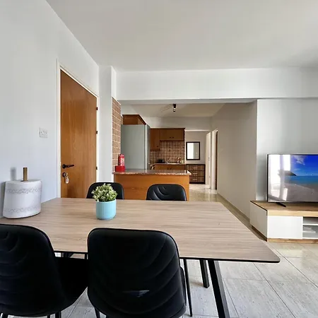 Paradise アパート プロタラス